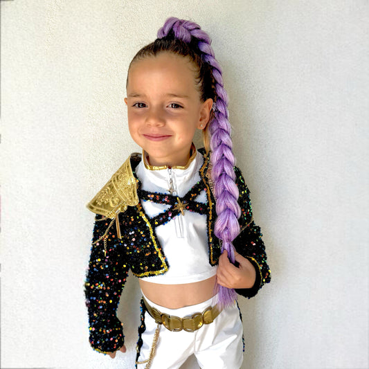 girl dressed up in k-pop demond hunters character rumi inspired hair